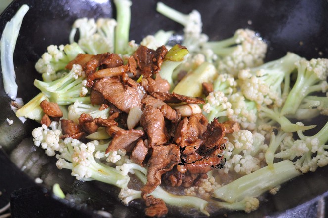 有機菜花炒肉的做法-家常味炒菜譜-易網健康養生網 有機菜花炒肉的做法-家常味炒菜譜