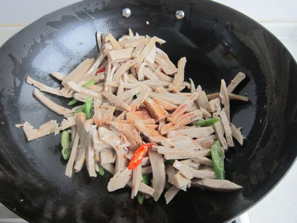 雙椒炒面筋的做法-家常味炒菜譜