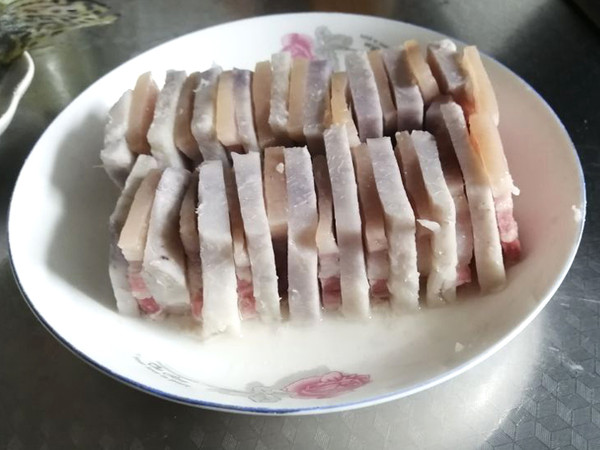 咸肉蒸芋頭的做法-咸鮮味蒸菜譜-易網健康養生網 咸肉蒸芋頭的做法-咸鮮味蒸菜譜