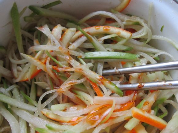 橙子皮拌青蘿卜絲的做法-家常味拌菜譜-易網健康養生網 橙子皮拌青蘿卜絲的做法-家常味拌菜譜