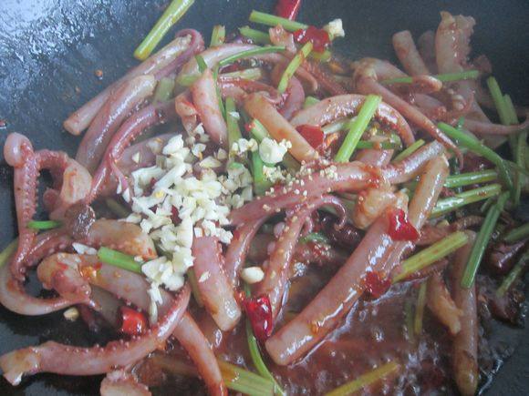 香辣魷魚須的做法-香辣味炒菜譜-易網健康養生網 香辣魷魚須的做法-香辣味炒菜譜