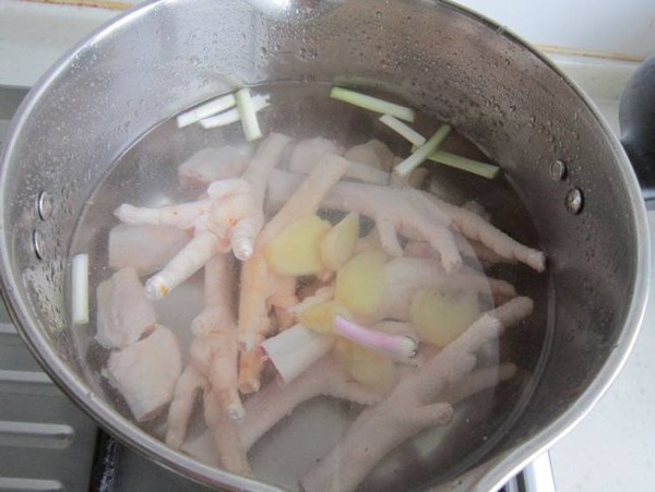 鹵水雞爪的做法-家常味鹵菜譜-易網(wǎng)健康養(yǎng)生網(wǎng) 鹵水雞爪的做法-家常味鹵菜譜