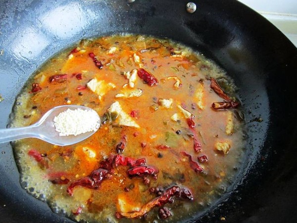 香辣酸菜肉片的做法-香辣味煮菜譜-易網健康養生網 香辣酸菜肉片的做法-香辣味煮菜譜