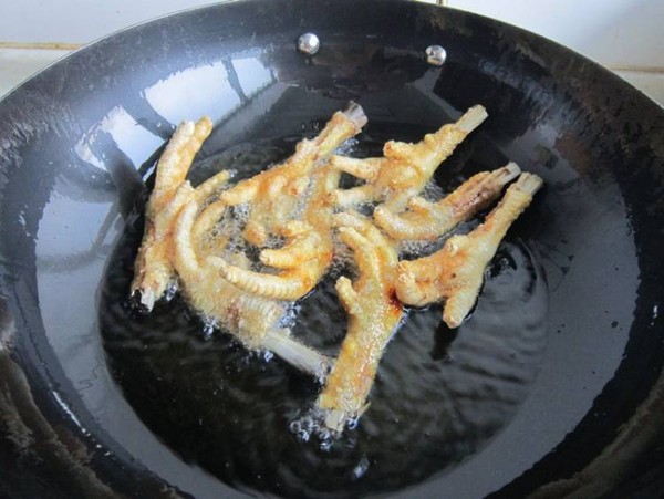 鹵水雞爪的做法-家常味鹵菜譜-易網(wǎng)健康養(yǎng)生網(wǎng) 鹵水雞爪的做法-家常味鹵菜譜