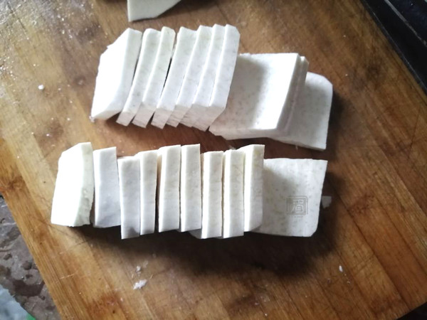 咸肉蒸芋頭的做法-咸鮮味蒸菜譜-易網健康養生網 咸肉蒸芋頭的做法-咸鮮味蒸菜譜