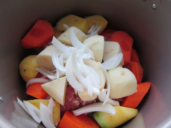 沙吾爾燜肉的做法-家常味燉菜譜-易網健康養生網 沙吾爾燜肉的做法-家常味燉菜譜