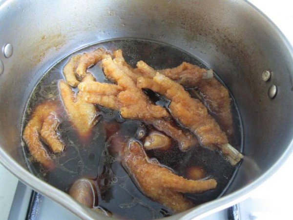 鹵水雞爪的做法-家常味鹵菜譜-易網(wǎng)健康養(yǎng)生網(wǎng) 鹵水雞爪的做法-家常味鹵菜譜