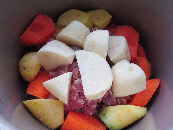 沙吾爾燜肉的做法-家常味燉菜譜-易網健康養生網 沙吾爾燜肉的做法-家常味燉菜譜