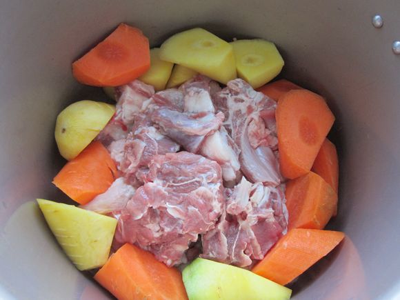 沙吾爾燜肉的做法-家常味燉菜譜-易網健康養生網 沙吾爾燜肉的做法-家常味燉菜譜