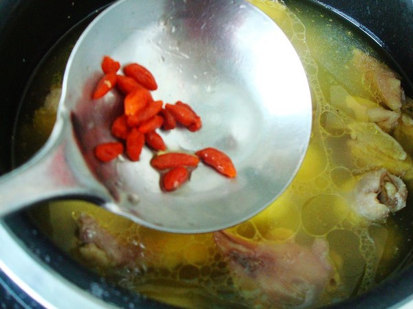 電飯煲荸薺燉雞的做法-家常味燉菜譜-易網健康養生網 電飯煲荸薺燉雞的做法-家常味燉菜譜