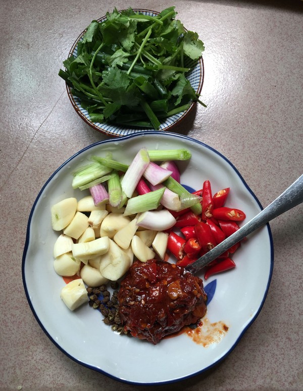 肥腸煮黑魚的做法-香辣味煮菜譜-易網健康養生網 肥腸煮黑魚的做法-香辣味煮菜譜
