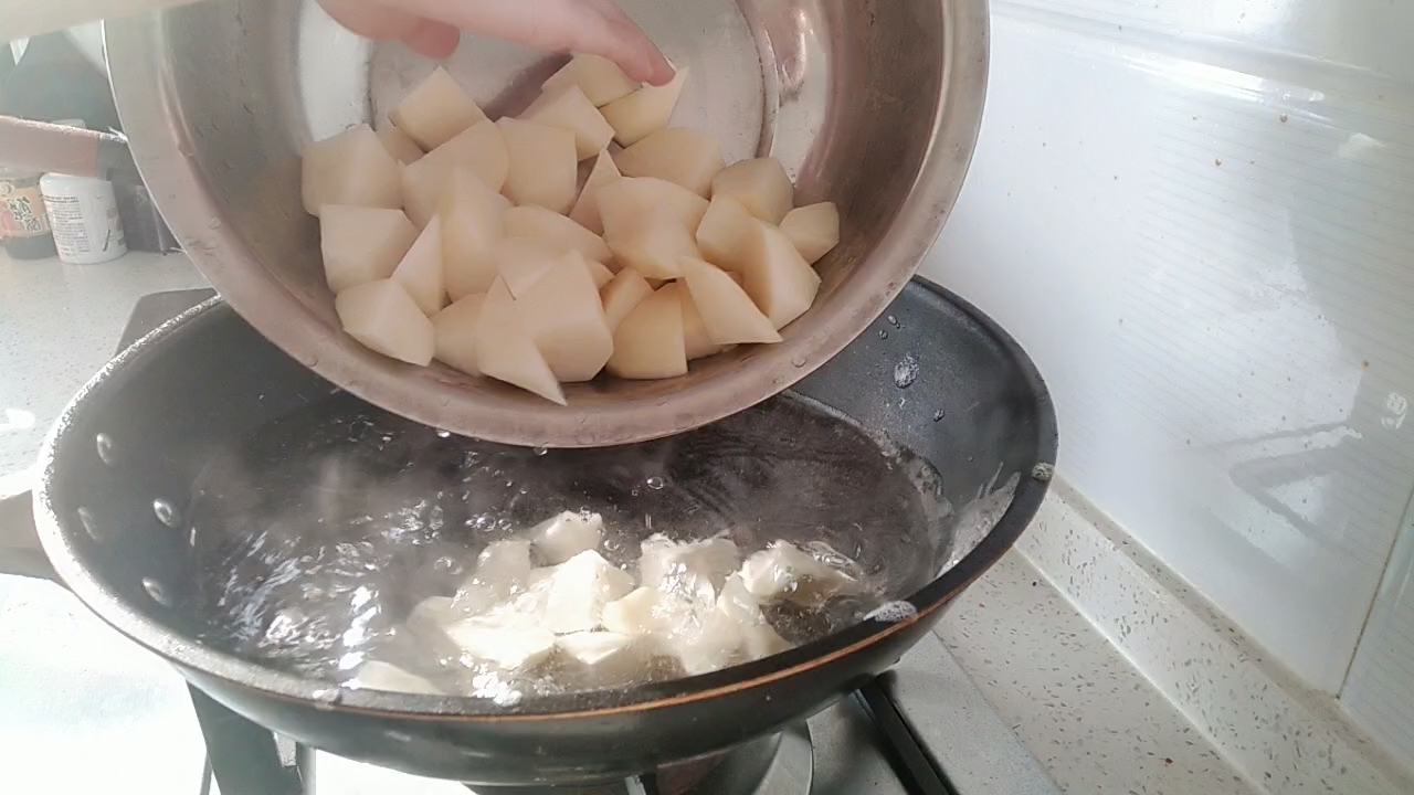 孜然土豆塊的做法-家常味炒菜譜
