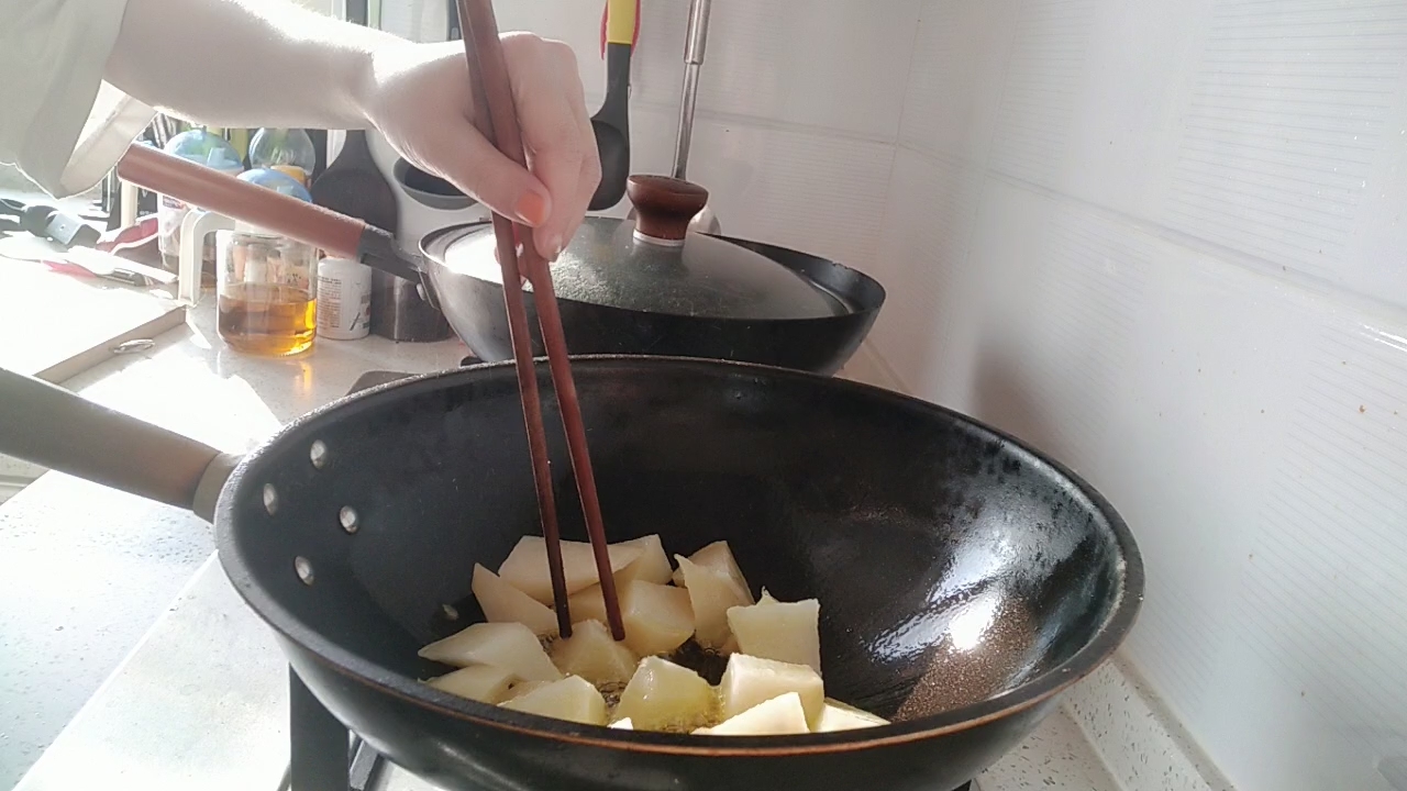 孜然土豆塊的做法-家常味炒菜譜