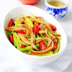 毛芹菜炒鹵豬耳朵的做法-家常味炒菜譜