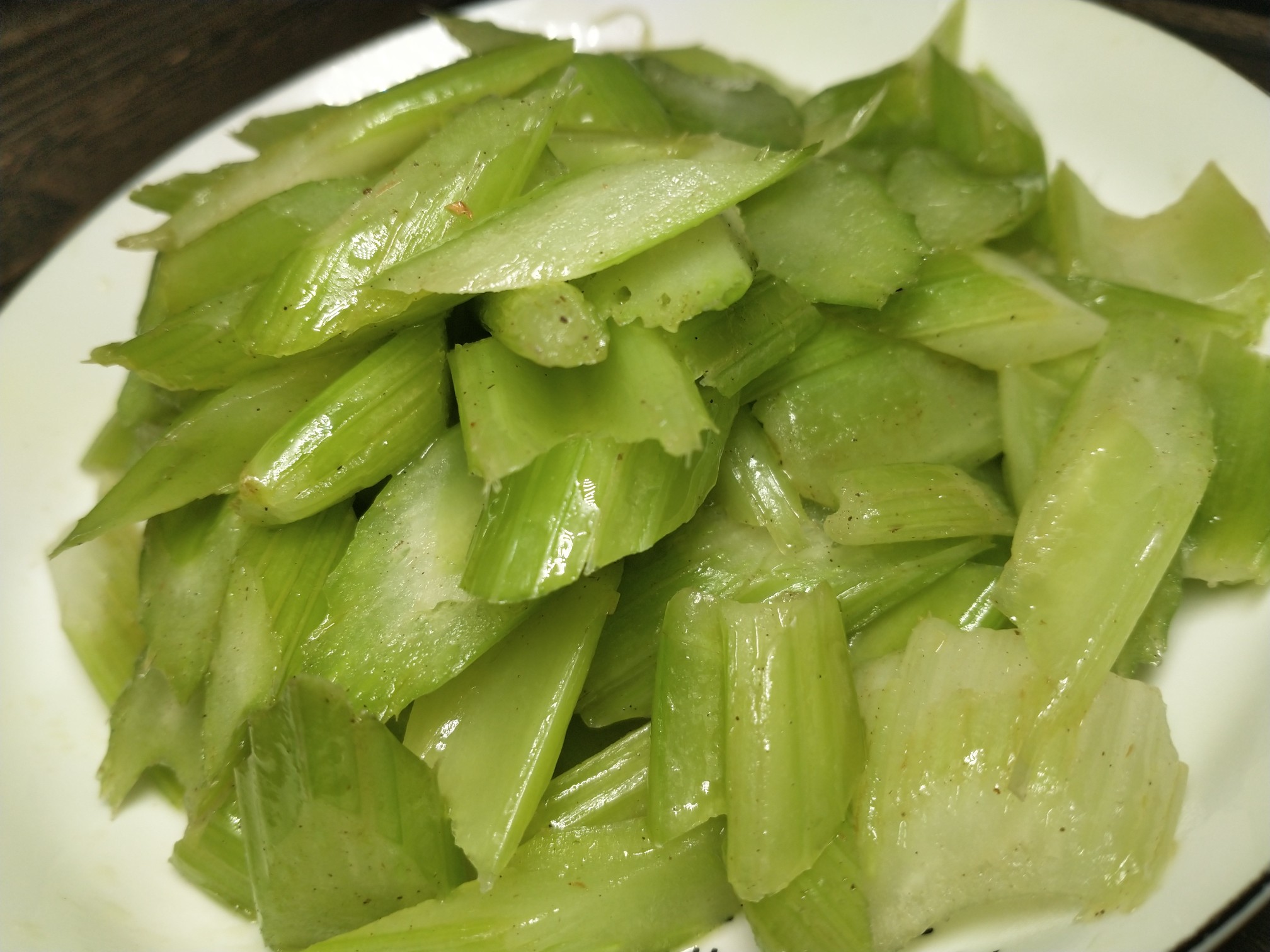 素炒西芹的做法-家常味炒菜譜-易網(wǎng)健康養(yǎng)生網(wǎng) 素炒西芹的做法-家常味炒菜譜