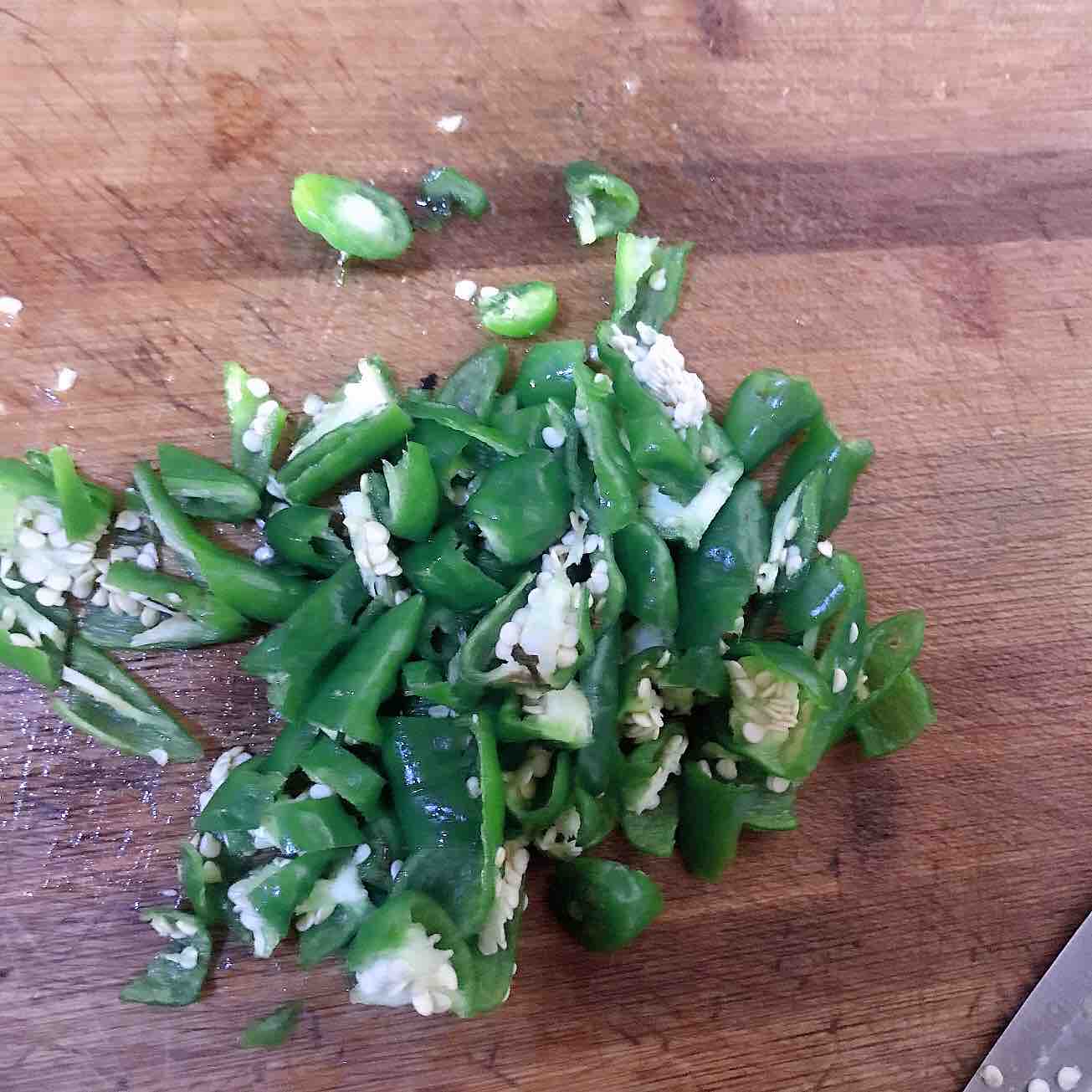 荷包蛋辣椒的做法-咸鮮味炒菜譜-易網(wǎng)<a href=http://www.jsjjzhkt.cn/ target=_blank class=infotextkey>健康養(yǎng)生</a>網(wǎng) 荷包蛋辣椒的做法-咸鮮味炒菜譜