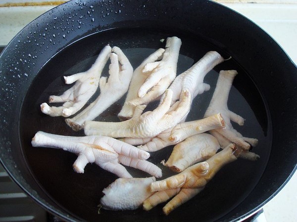 電飯煲燜雞爪的做法-麻辣味燜菜譜