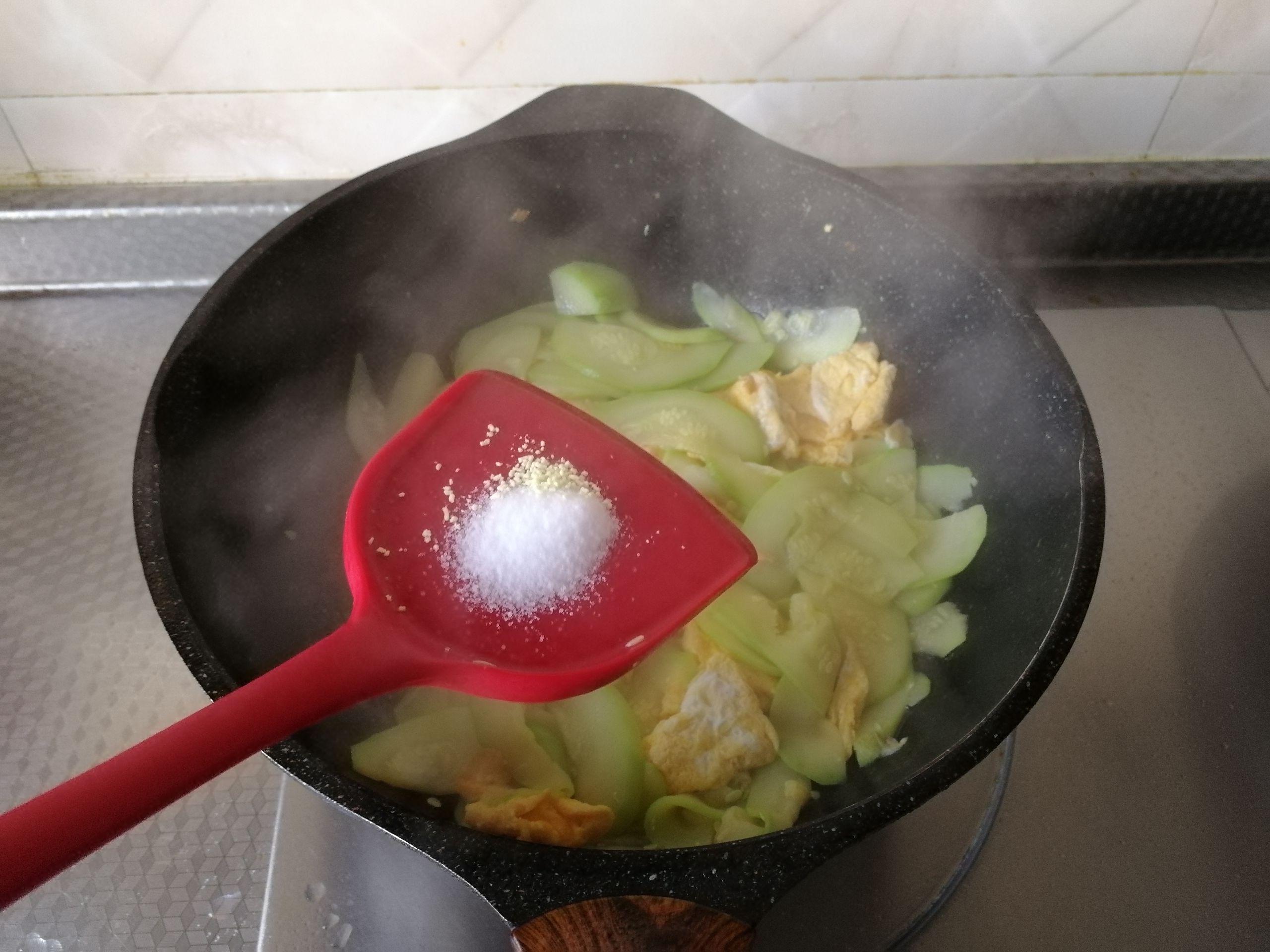 嫩西葫蘆炒雞蛋的做法-家常味炒菜譜-易網健康養生網 嫩西葫蘆炒雞蛋的做法-家常味炒菜譜