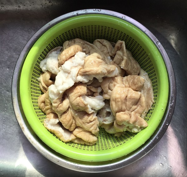 肥腸煮黑魚的做法-香辣味煮菜譜-易網<a href=http://www.jsjjzhkt.cn/ target=_blank class=infotextkey>健康養生</a>網 肥腸煮黑魚的做法-香辣味煮菜譜