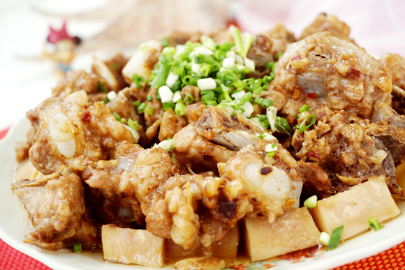 香芋蒸排骨的做法-家常味蒸菜譜-易網(wǎng)健康養(yǎng)生網(wǎng) 香芋蒸排骨的做法-家常味蒸菜譜