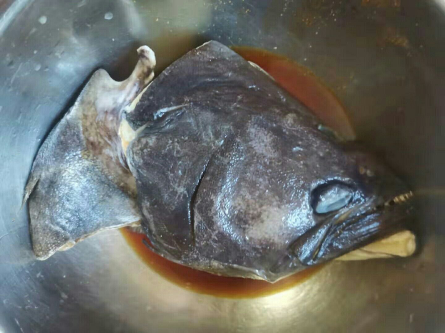 清蒸鰈魚頭的做法-家常味蒸菜譜-易網(wǎng)<a href=http://www.jsjjzhkt.cn/ target=_blank class=infotextkey>健康養(yǎng)生</a>網(wǎng) 清蒸鰈魚頭的做法-家常味蒸菜譜