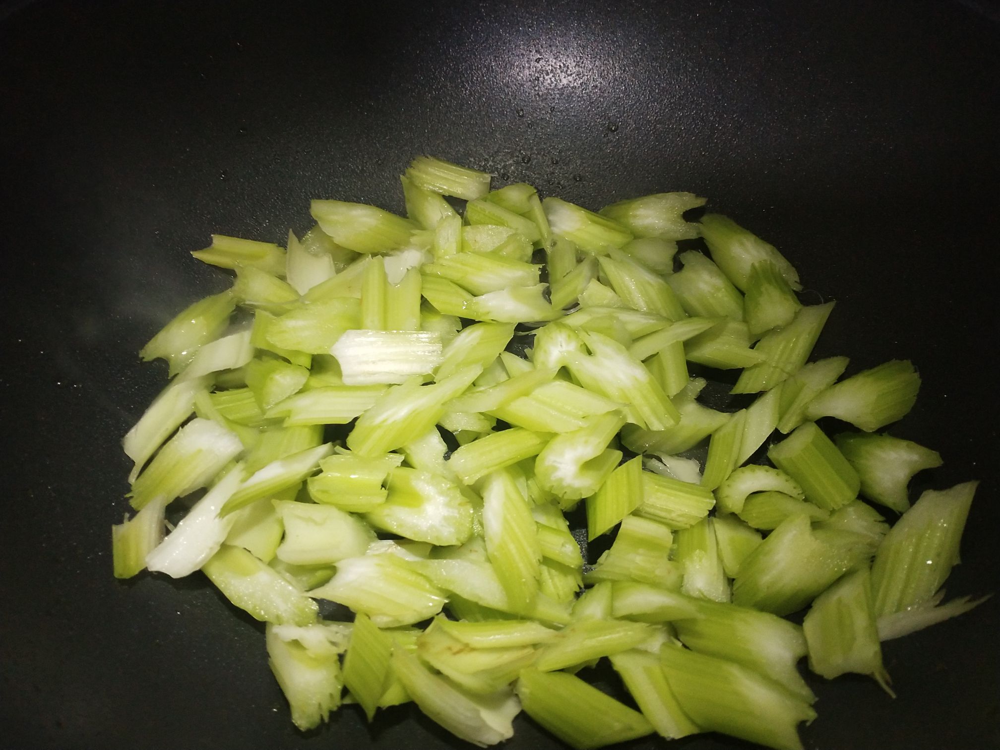 素炒西芹的做法-家常味炒菜譜-易網(wǎng)健康養(yǎng)生網(wǎng) 素炒西芹的做法-家常味炒菜譜