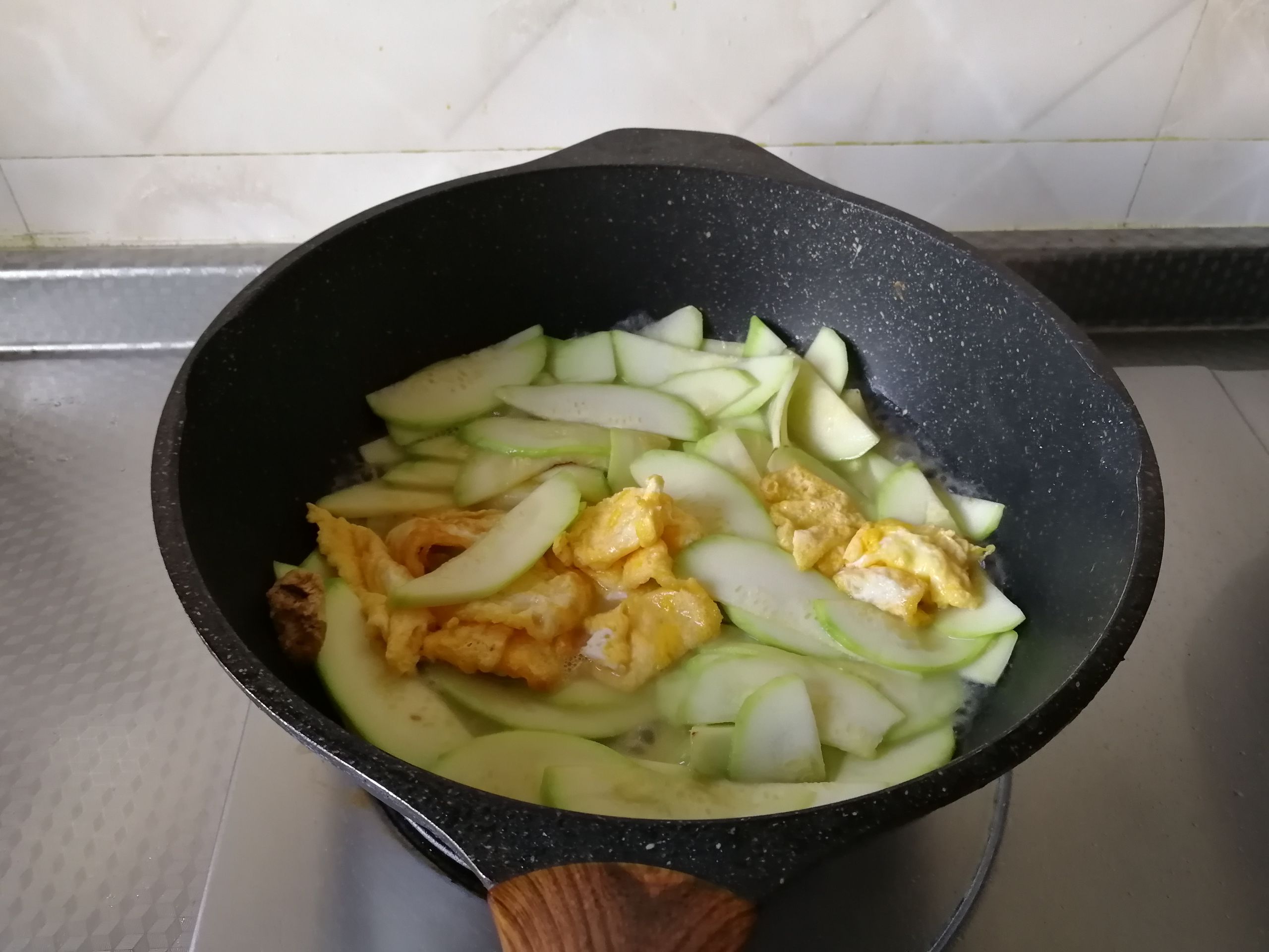 嫩西葫蘆炒雞蛋的做法-家常味炒菜譜-易網健康養生網 嫩西葫蘆炒雞蛋的做法-家常味炒菜譜