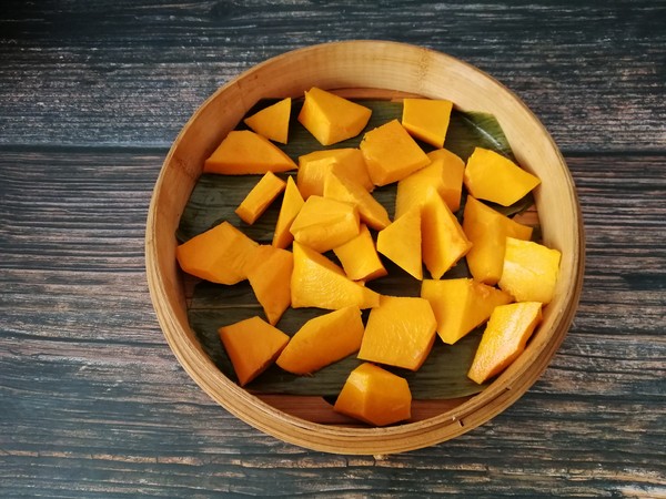 南瓜粉蒸肉的做法-家常味蒸菜譜