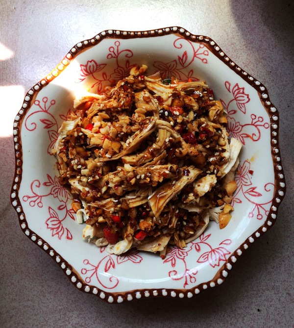 涼拌雞絲的做法-酸辣味拌菜譜-易網健康養生網 涼拌雞絲的做法-酸辣味拌菜譜