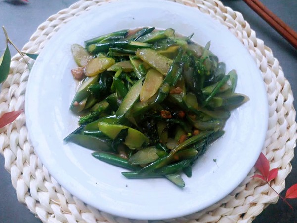 爆炒紅菜苔的做法-咸鮮味炒菜譜-易網(wǎng)健康養(yǎng)生網(wǎng) 爆炒紅菜苔的做法-咸鮮味炒菜譜