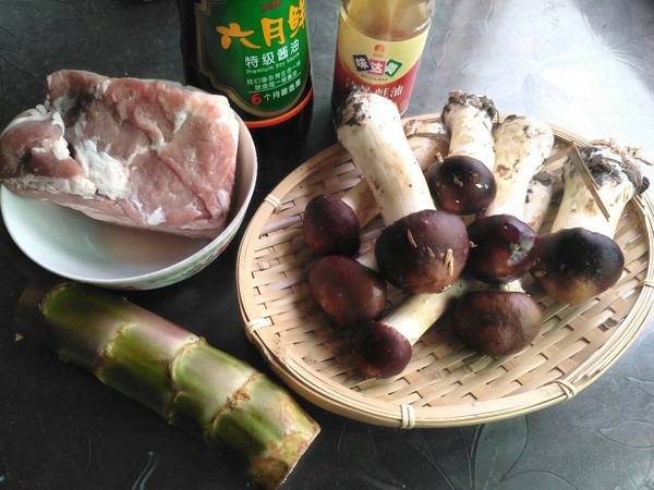 蓋頭蘑菇炒肉片的做法-咸鮮味炒菜譜-易網<a href=http://www.jsjjzhkt.cn/ target=_blank class=infotextkey>健康養生</a>網 蓋頭蘑菇炒肉片的做法-咸鮮味炒菜譜