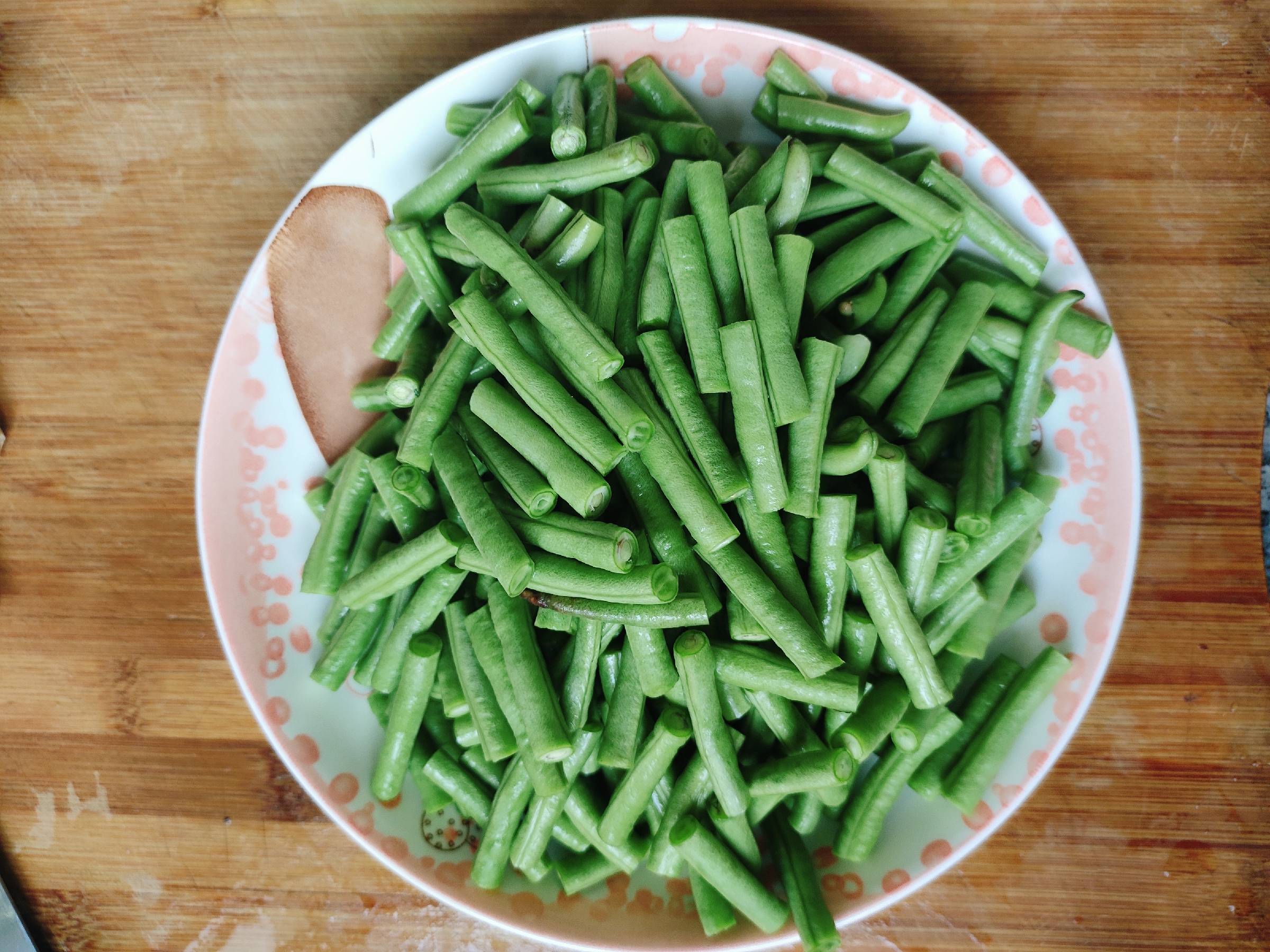 蒜香豇豆的做法-蒜香味燒菜譜-易網(wǎng)<a href=http://www.jsjjzhkt.cn/ target=_blank class=infotextkey>健康養(yǎng)生</a>網(wǎng) 蒜香豇豆的做法-蒜香味燒菜譜