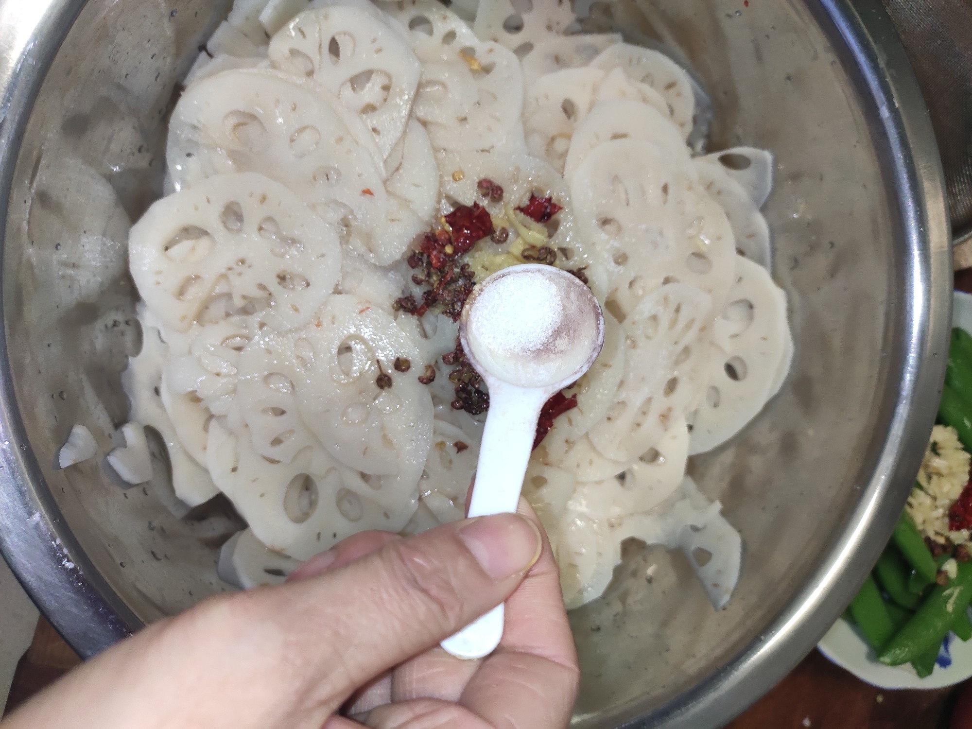 熗拌蓮藕的做法-酸辣味拌菜譜