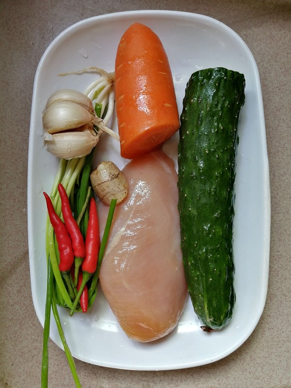 涼拌雞絲的做法-酸辣味拌菜譜-易網<a href=http://www.jsjjzhkt.cn/ target=_blank class=infotextkey>健康養生</a>網 涼拌雞絲的做法-酸辣味拌菜譜