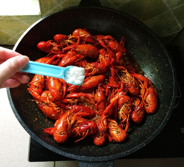 麻辣小龍蝦的做法-香辣味炒菜譜-易網健康養生網 麻辣小龍蝦的做法-香辣味炒菜譜