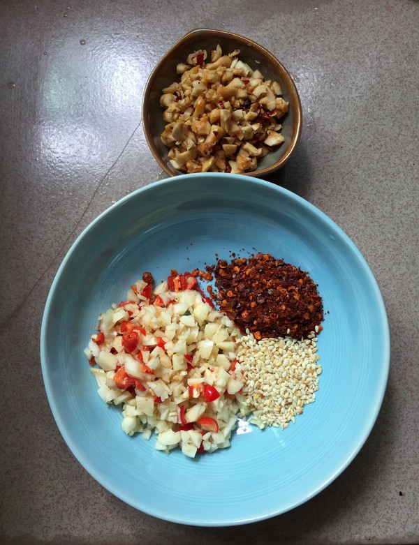 涼拌雞絲的做法-酸辣味拌菜譜-易網健康養生網 涼拌雞絲的做法-酸辣味拌菜譜