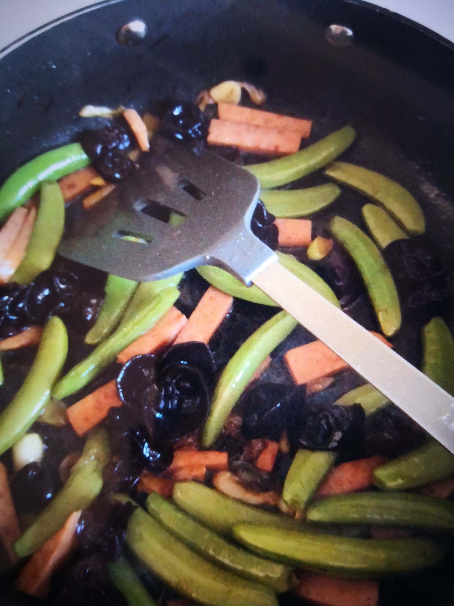 午餐肉炒甜蜜豆的做法-家常味炒菜譜-易網健康養生網 午餐肉炒甜蜜豆的做法-家常味炒菜譜
