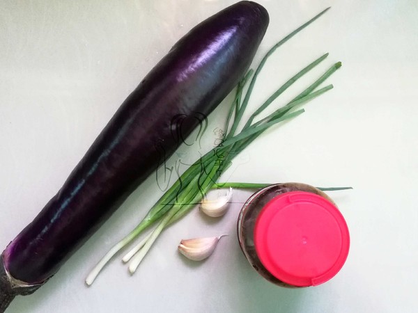 醬燜茄子的做法-家常味燜菜譜-易網<a href=http://www.jsjjzhkt.cn/ target=_blank class=infotextkey>健康養生</a>網 醬燜茄子的做法-家常味燜菜譜