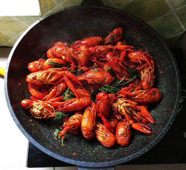麻辣小龍蝦的做法-香辣味炒菜譜-易網健康養生網 麻辣小龍蝦的做法-香辣味炒菜譜