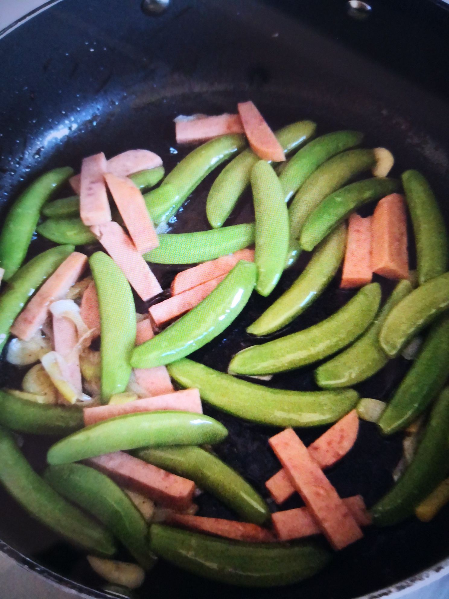 午餐肉炒甜蜜豆的做法-家常味炒菜譜-易網健康養生網 午餐肉炒甜蜜豆的做法-家常味炒菜譜