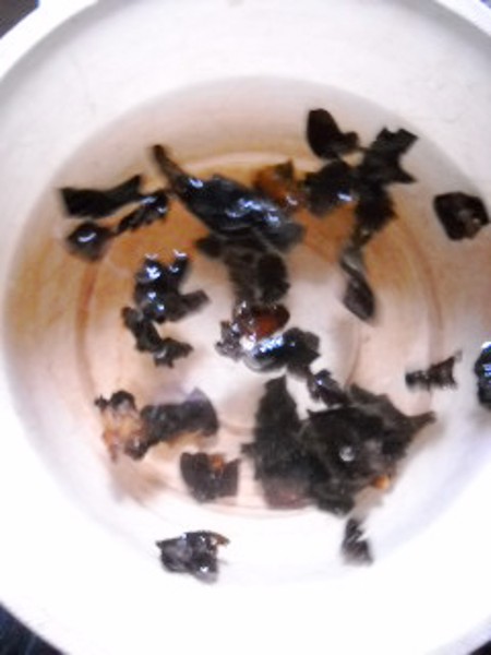 薯粉燉鯽魚的做法-咸鮮味燉菜譜