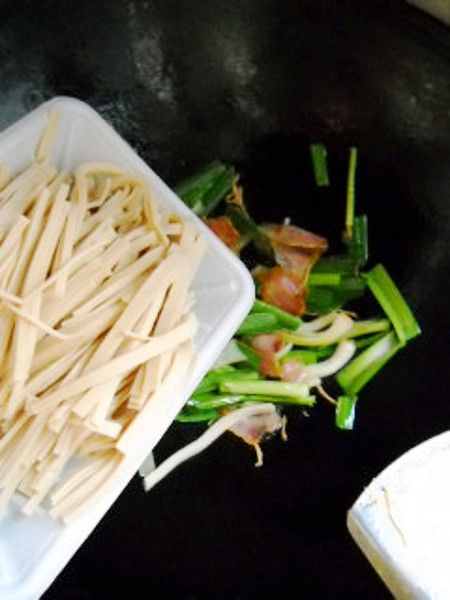 臘肉百葉絲的做法-咸鮮味炒菜譜-易網健康養生網 臘肉百葉絲的做法-咸鮮味炒菜譜