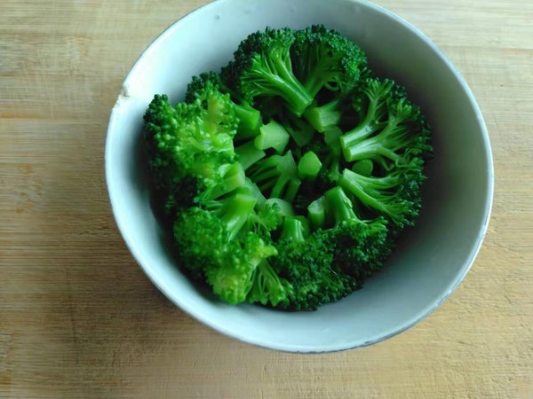 蠔油西蘭花的做法-咸鮮味煮菜譜-易網健康養生網 蠔油西蘭花的做法-咸鮮味煮菜譜