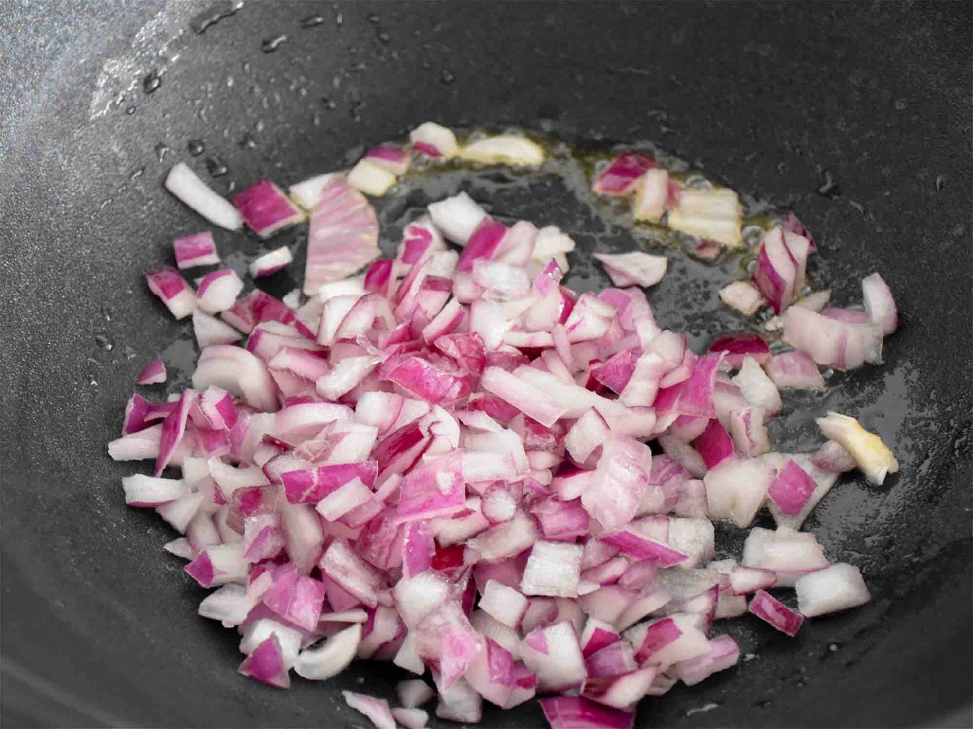 香煎鮮嫩牛排的做法-黑椒味煎菜譜-易網健康養生網 香煎鮮嫩牛排的做法-黑椒味煎菜譜