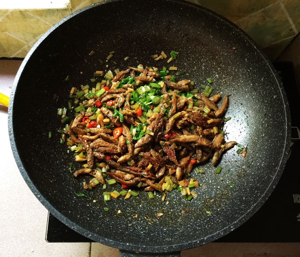 香辣小魚仔的做法-咸鮮味燒菜譜-易網健康養生網 香辣小魚仔的做法-咸鮮味燒菜譜