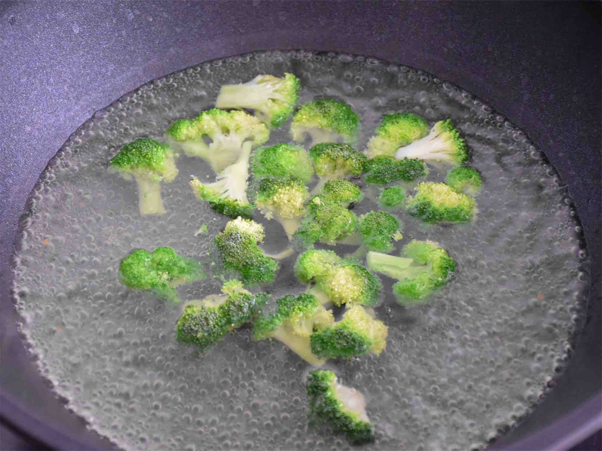 香煎鮮嫩牛排的做法-黑椒味煎菜譜-易網健康養生網 香煎鮮嫩牛排的做法-黑椒味煎菜譜