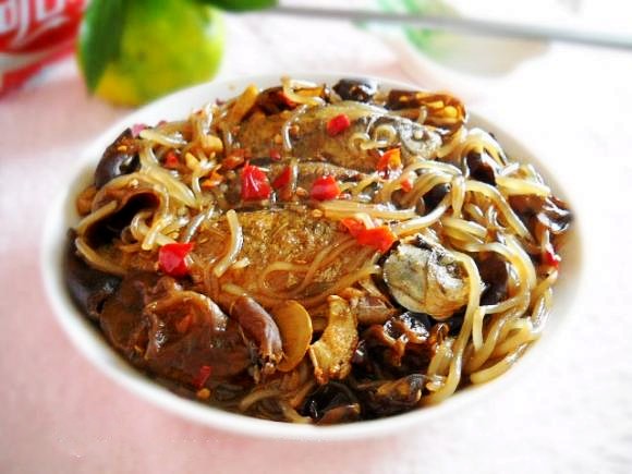 薯粉燉鯽魚的做法-咸鮮味燉菜譜