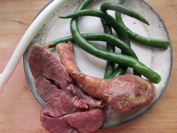 辣炒豬肺的做法-香辣味炒菜譜-易網(wǎng)<a href=http://www.jsjjzhkt.cn/ target=_blank class=infotextkey>健康養(yǎng)生</a>網(wǎng) 辣炒豬肺的做法-香辣味炒菜譜