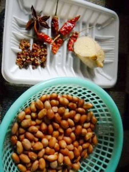 多味香酥花生仁的做法-其它口味炒菜譜-易網<a href=http://www.jsjjzhkt.cn/ target=_blank class=infotextkey>健康養生</a>網 多味香酥花生仁的做法-其它口味炒菜譜