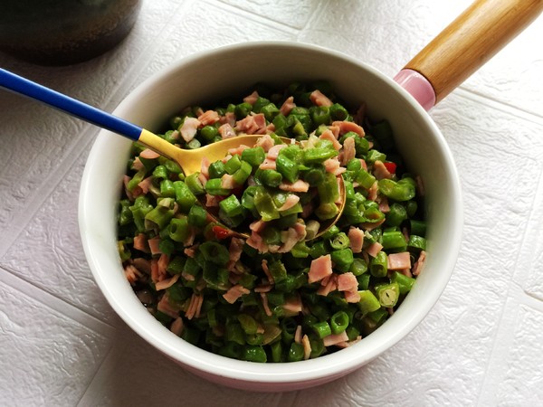 火腿肉炒豆角末的做法-家常味炒菜譜